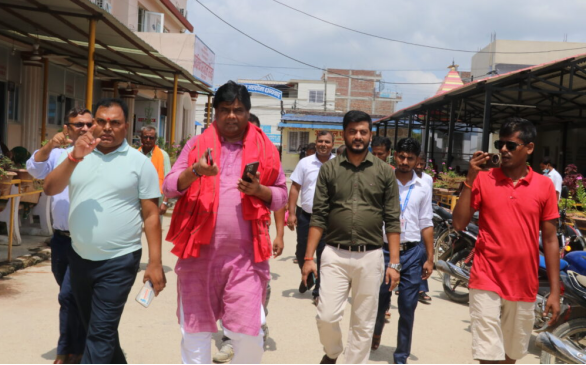 मधेश प्रदेशका स्वास्थ्य मन्त्री सिंहद्वारा प्रादेशिक अस्पतालको अनुगमन